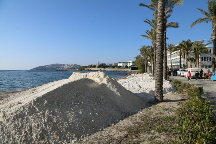 Bodrum’da sahile beyaz kum döken otelin çalışması durduruldu