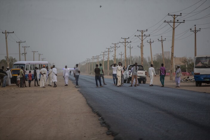 Ramazan gelenekleri sofraları şenlendiriyor! Sudan'da yol keserek iftara davet ediyorlar