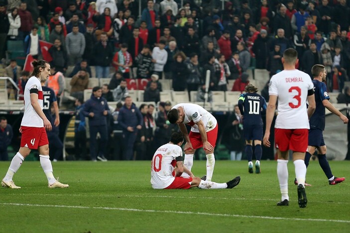 A Milli Takım'da Hakan Çalhanoğlu, sakatlandı