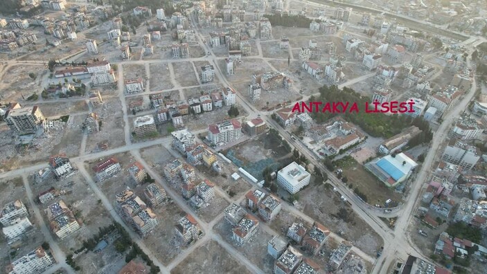 Hatay'da enkaz kaldırma çalışmaları sürerken yıkımın boyutu gün yüzüne geldi.