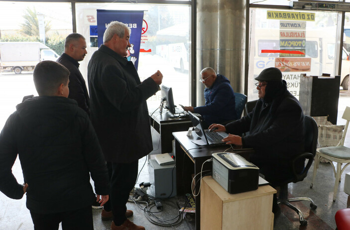 Depremde bazı bölümleri yıkılan Antakya Otogarı’nda zorlu mesai #2