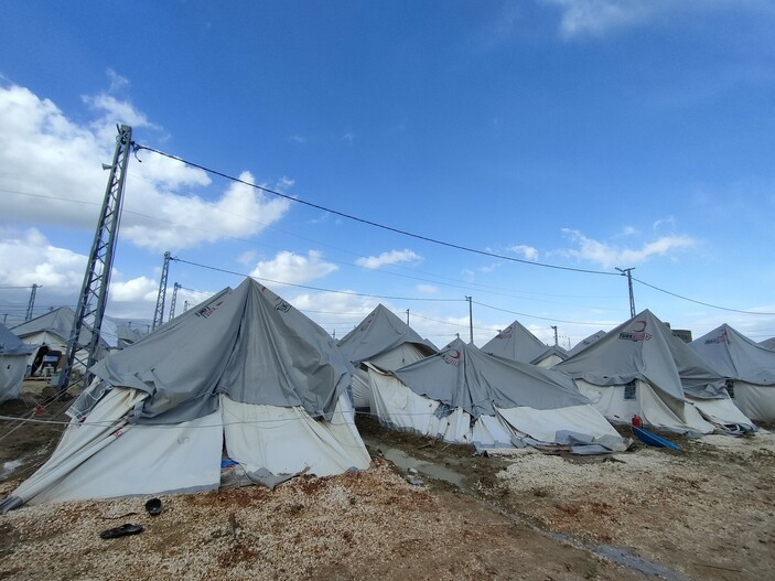 Hatay’da etkili fırtına depremzedelere zor anlar yaşattı