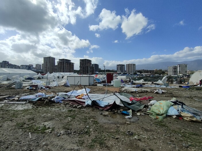 Hatay’da etkili fırtına depremzedelere zor anlar yaşattı