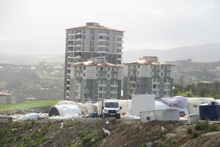 Hatay’da etkili fırtına depremzedelere zor anlar yaşattı