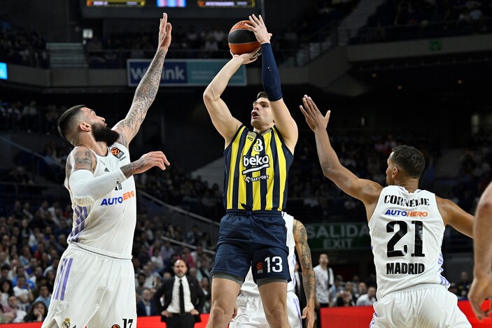 Real Madrid'e kaybeden Fenerbahçe ilk 4 yolunda yara aldı