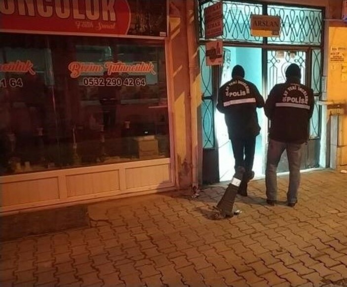 Uşak'ta tartıştığı erkek arkadaşını bıçaklayan kadın gözaltına alındı