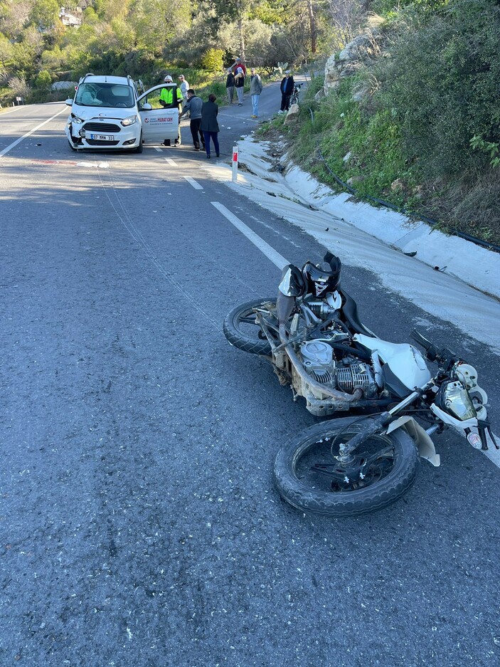 Antalya'da trafik kazası:3 yaralı