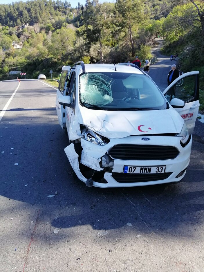 Antalya'da trafik kazası:3 yaralı