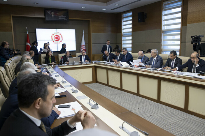 Sağlık alanında düzenlemeleri içeren kanun teklifi Sağlık Komisyonunda kabul edildi