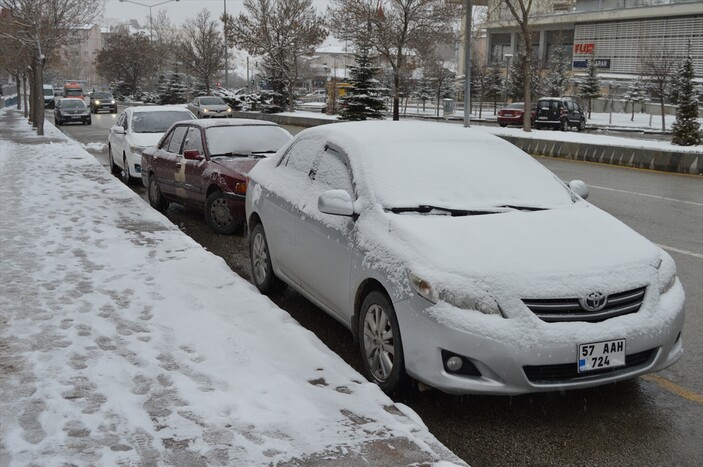 Yurt genelinde kar yağışı etkili oldu