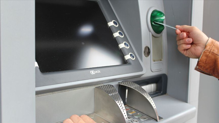 ATM başına gelir gelmez bakın! Sonradan pişmanlık ne fayda...Kontrol eden parasını koruyor...