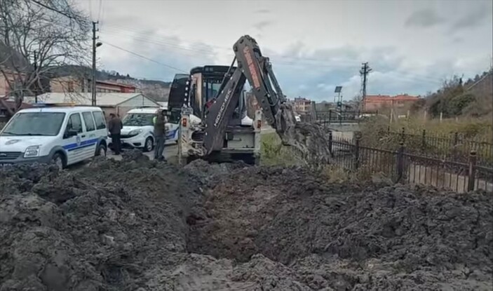 Bartın'da kepçeyle kaçak kazı yaptılar