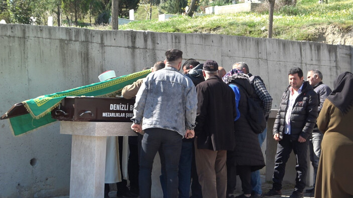 Denizli’de annesinin boğarak öldürdüğü Zeynep bebek, toprağa verildi