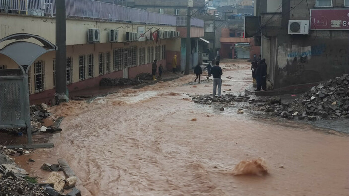 Şanlıurfa'da sağanak, yine sele dönüştü