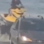 Brezilya'da jet ski'yi denize iten otomobil suda mahsur kaldı