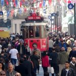 Güneşli havayı gören İstanbullu, Taksim’e aktı