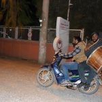 Iğdır'da motosikletli davulcuların sahur mesaisi