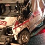 Kütahya'da ambulans buzlanan yolda devrildi: 3 kişi yaralandı