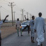 Ramazan gelenekleri sofraları şenlendiriyor! Sudan'da yol keserek iftara davet ediyorlar