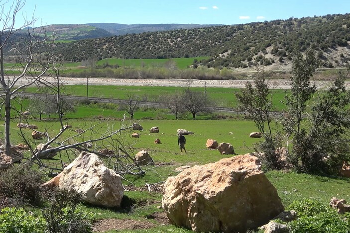 Kahramanmaraş'ta tarım arazilerine kaya yağdı