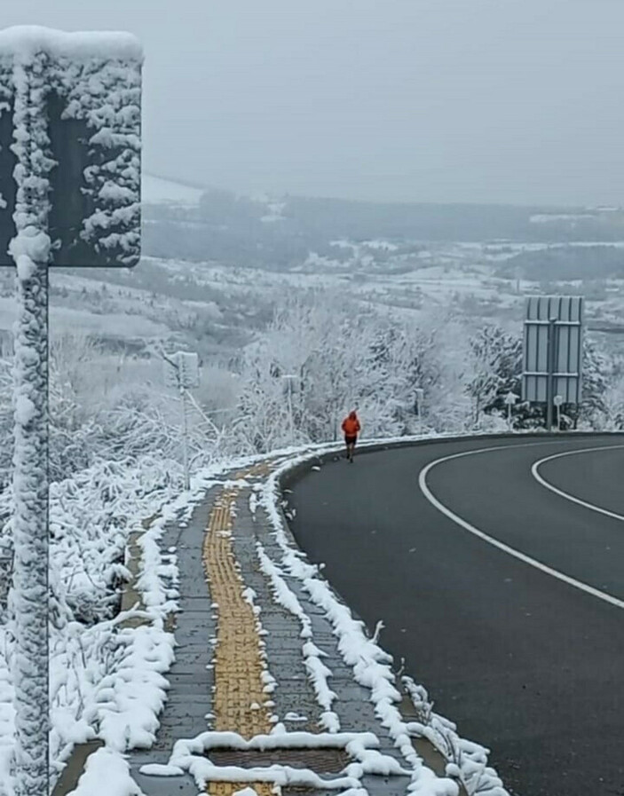 Depremzedelere destek için koşuyor #2