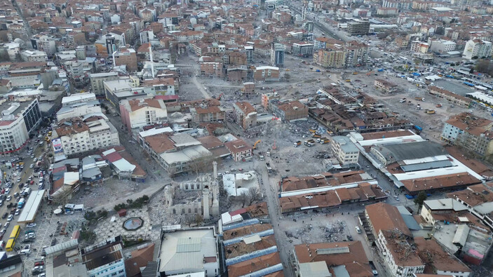 Malatya'da enkaz kaldırma çalışmaları sürüyor #1