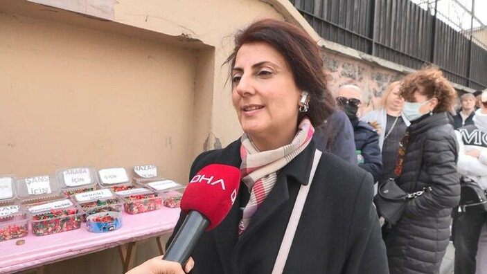 Fatih'teki Ayın Biri Kilisesi'nde dilek kuyruğu