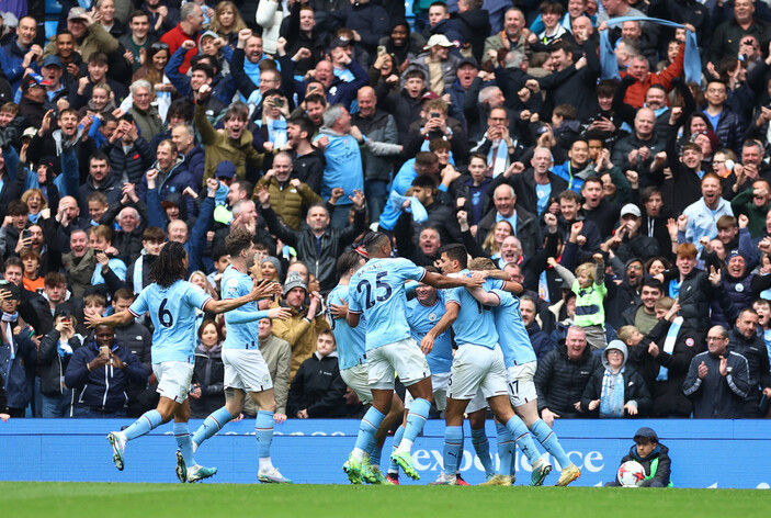 Manchester City, Liverpool'u 4 golle geçti