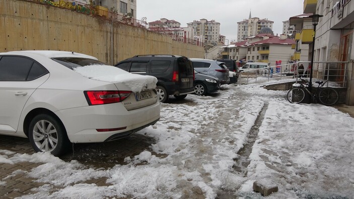 Hakkari'de iki gün arayla iki farklı mevsim şaşırttı