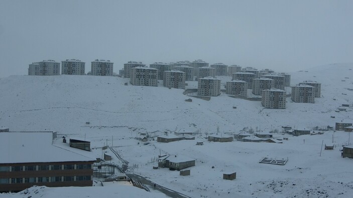 Hakkari'de iki gün arayla iki farklı mevsim şaşırttı