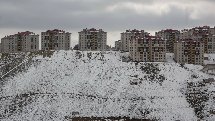 Hakkari'de iki gün arayla iki farklı mevsim şaşırttı