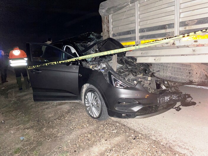 Konya'da otomobille tır çarpıştı: 2 yaralı