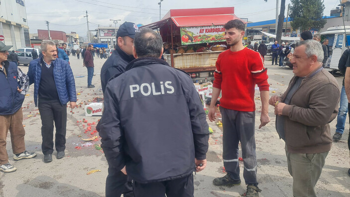 Kocaeli'de seyyar satıcıların bıçaklı yer kavgası #2