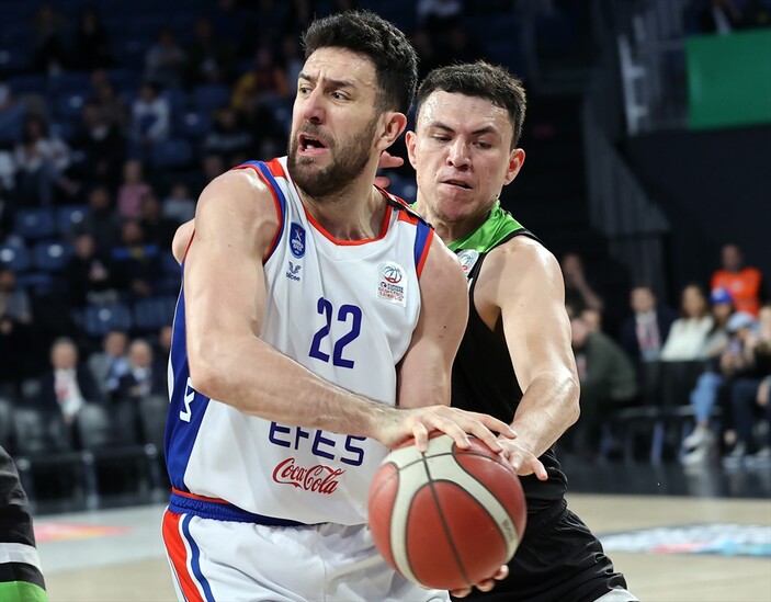 Anadolu Efes, Manisa Büyükşehir'i mağlup etti