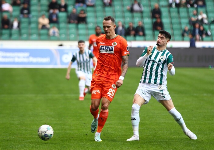 Giresunspor, 2-0 geriye düştüğü maçta Alanyaspor'la berabere kaldı