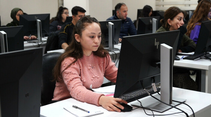 Gaziantep Büyükşehir Belediyesi'nden depremzedelere 'Bir İstihdam Bir Umut' projesi