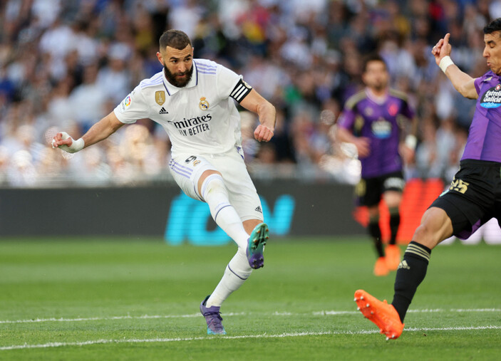 Benzema'nın 7 dakikada hat-trick yaptığı maçta Real Madrid farklı kazandı