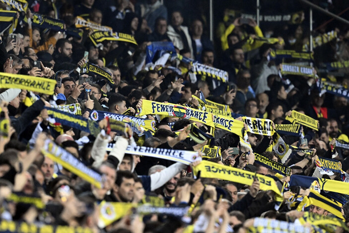 Fenerbahçe taraftarından Beşiktaş derbisinde ‘Yönetim istifa’ tezahüratı