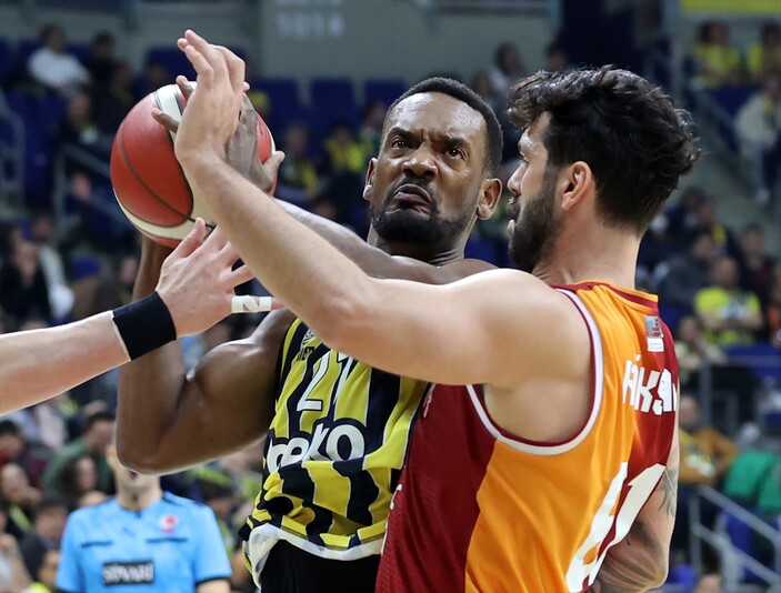 Fenerbahçe basketbol derbisinde Galatasaray'ı farklı yendi