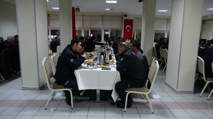 Tokat'ta polis ekipleri bir arada sahur yaptı