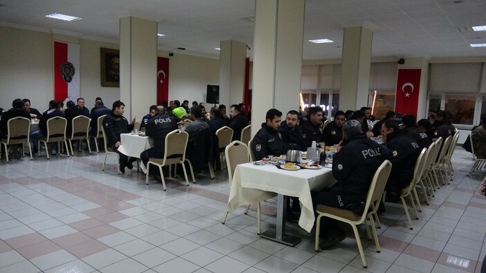 Tokat'ta polis ekipleri bir arada sahur yaptı