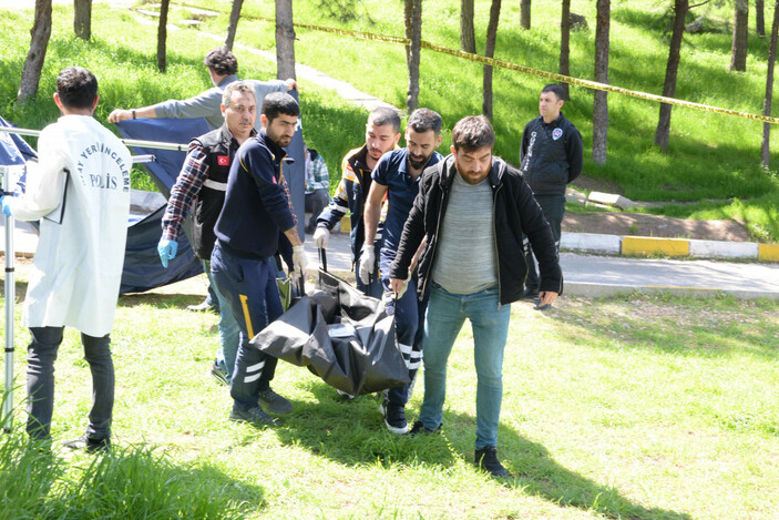 Diyarbakır’da husumetlisini öldürüp cesedinin başında bekledi