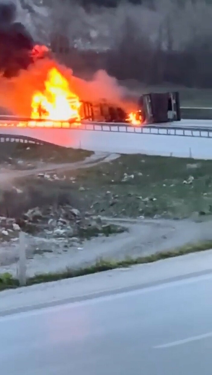 Çorum'da tır alev alev yandı: 2 ölü