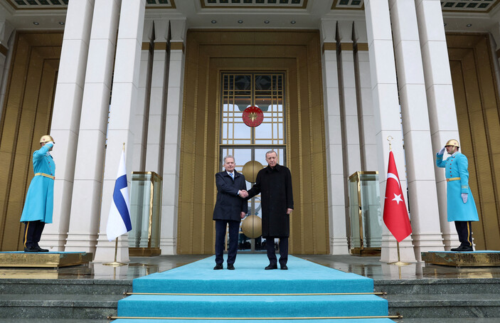 Stoltenberg: İsveç de verdiği sözleri tutmalı