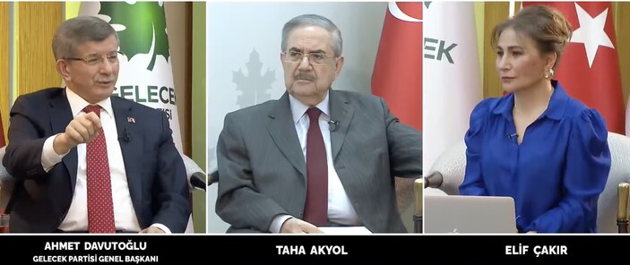 Ahmet Davutoğlu, seccadeye basan Kemal Kılıçdaroğlu'nu savundu