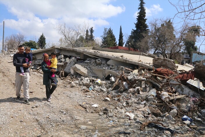 Kahramanmaraş'ta saatlerce enkaz altında kalan aile kiraladıkları eve giremedi