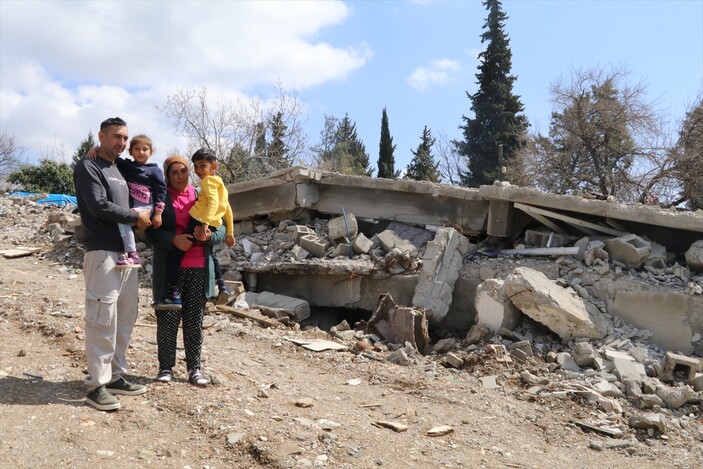 Kahramanmaraş'ta saatlerce enkaz altında kalan aile kiraladıkları eve giremedi