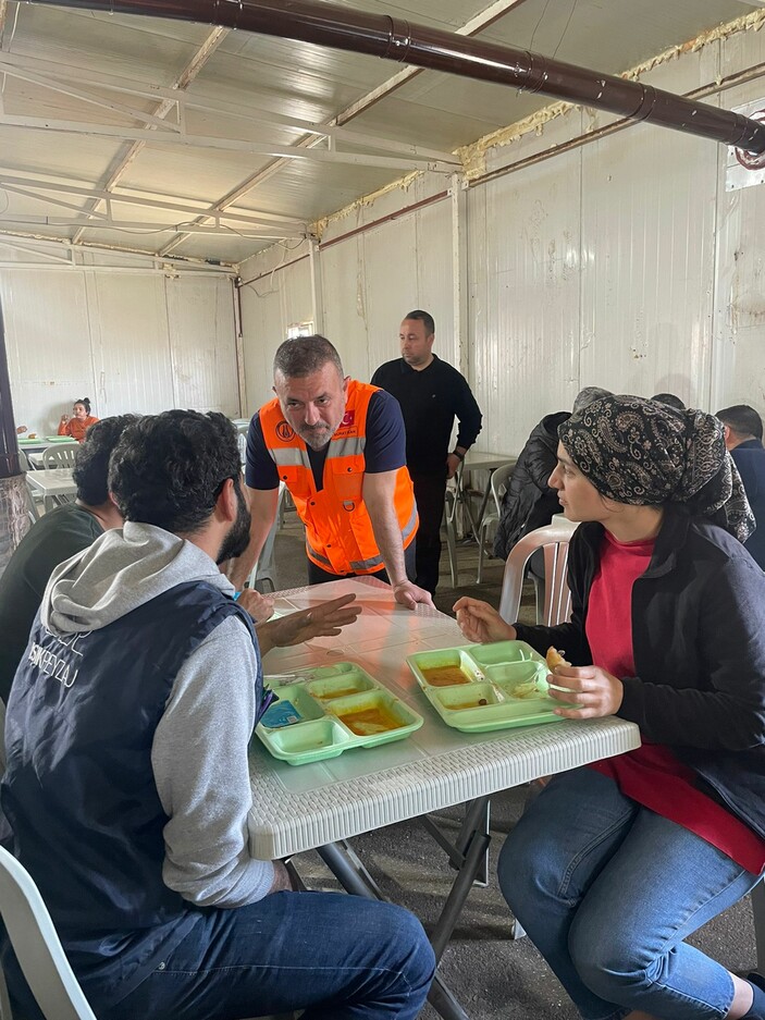 Sincan Belediyesi'nin deprem bölgesine yardımları devam ediyor