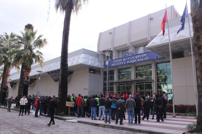 İzmir Büyükşehir Belediyesi'nde iş bırakma eylemi