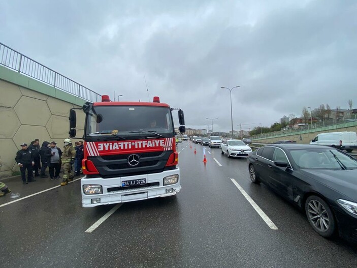 Çekmeköy’de kamyonetle çarpışan otomobil takla attı: 1 yaralı